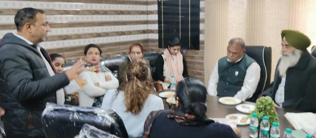 नगर परिषद के माध्यम से मासिक बैठक में महत्वपूर्ण बिंदुओं पर चर्चा की गयी